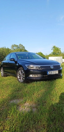 Volkswagen Passat cena 77000 przebieg: 101000, rok produkcji 2018 z Wronki małe 56